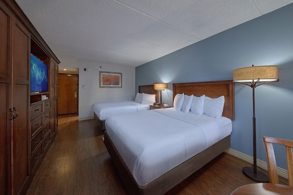 STANDARD, 2 QUEEN BEDS