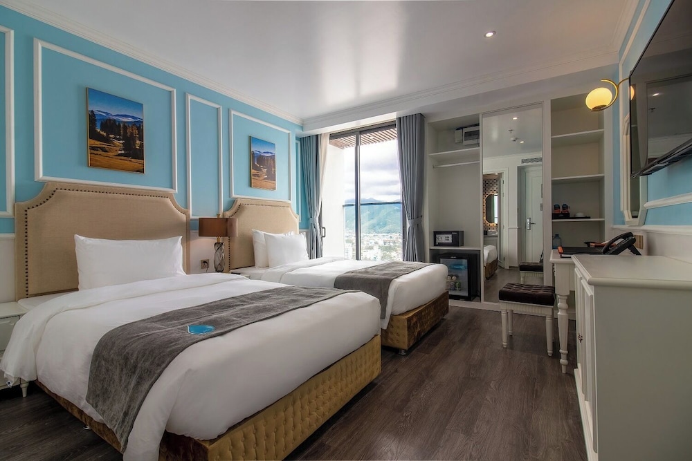 La Vague Hotel 8/20