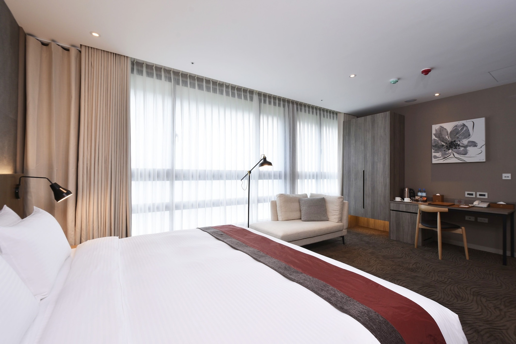 DELUXE, DOUBLE BED