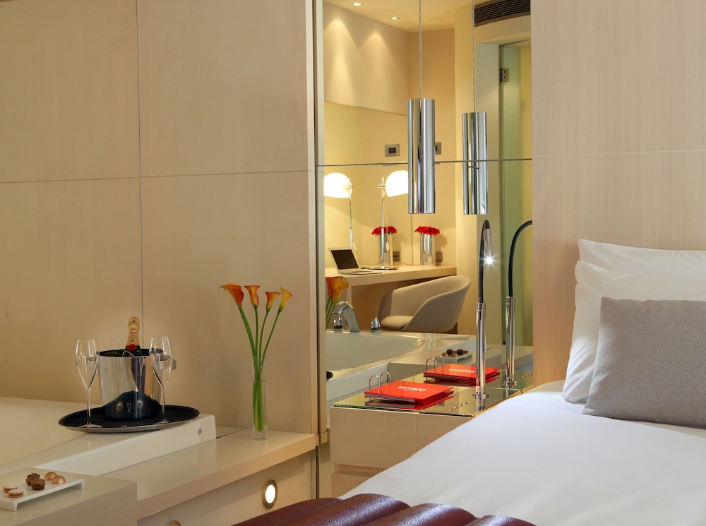Cram Hotel 32/72
