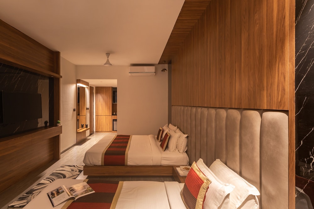 Hotel Rock Regency 11/55