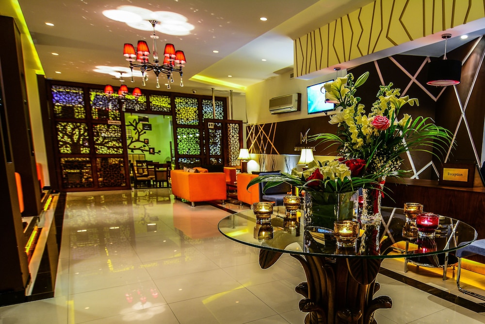Meneur Hotel 21/29