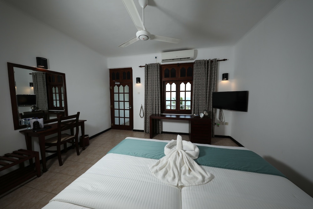 Joes Resort Bentota 11/50
