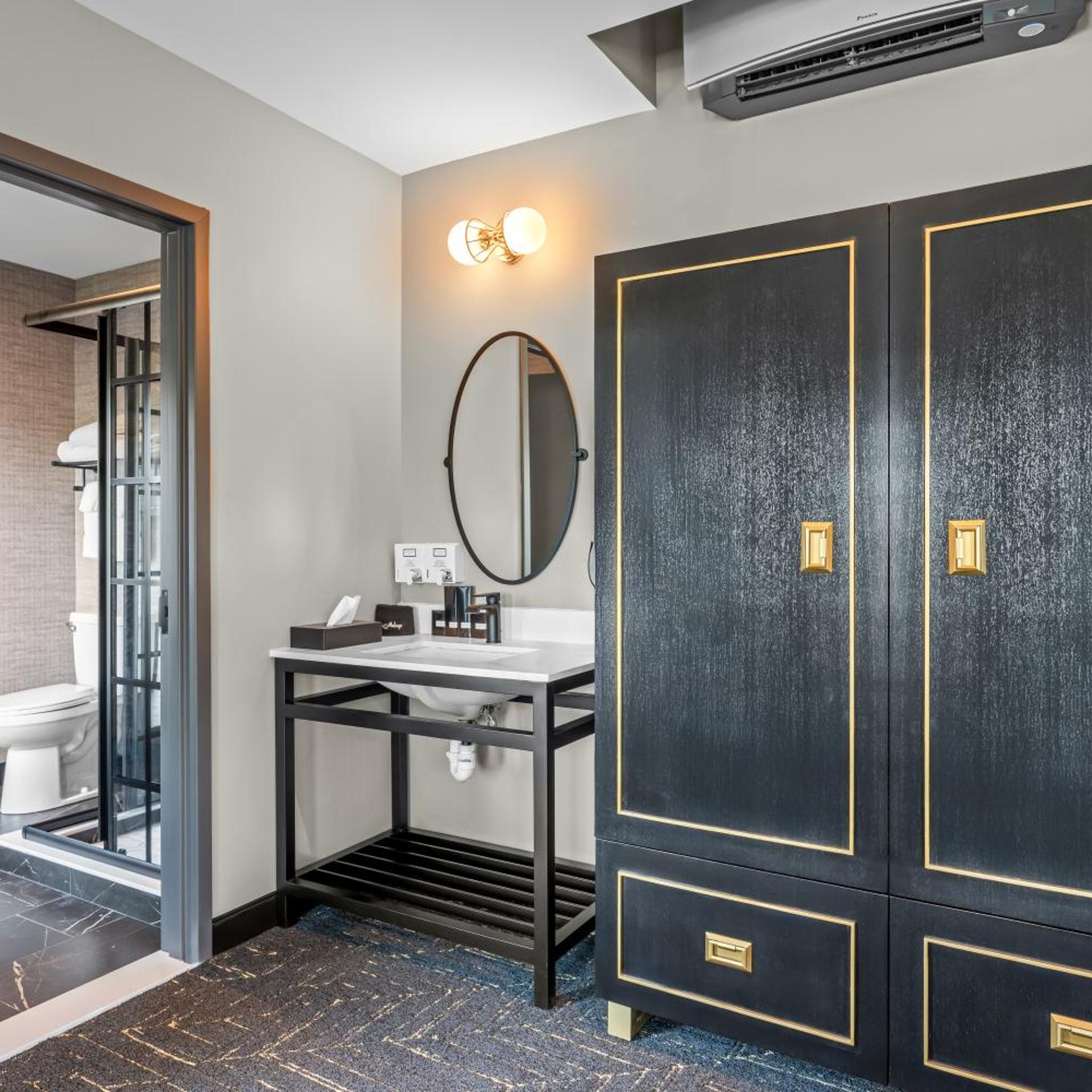 Beacon Suites Hotel 46/49
