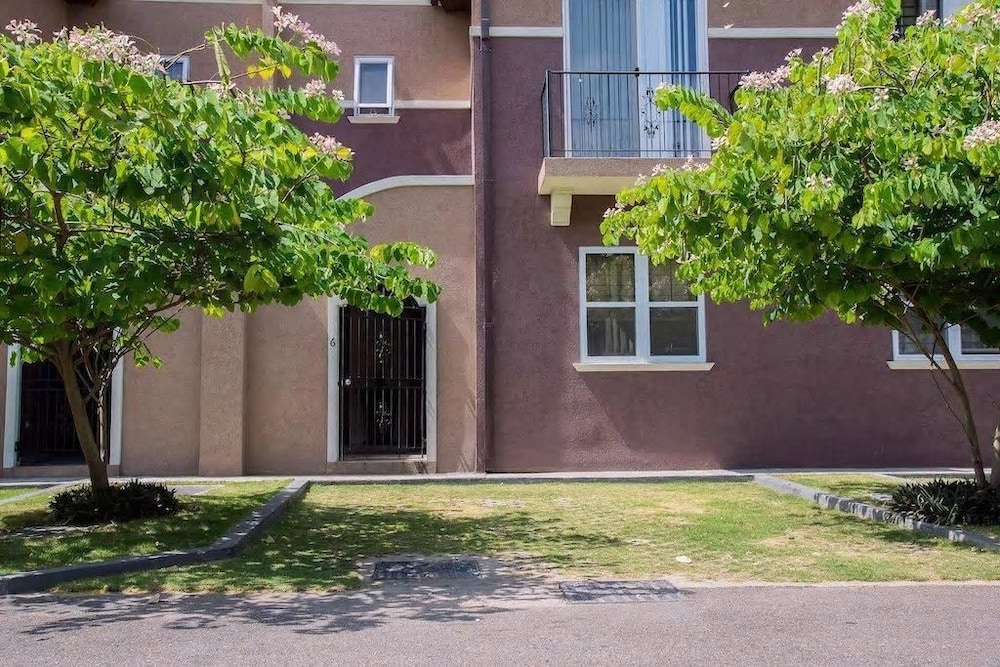 New Kingston Guest Apt At Sonoma Estate 20/26