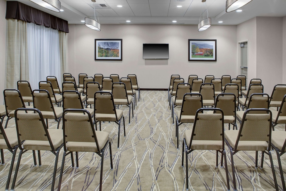 Hampton Inn and Suites Manchester VT 42/48