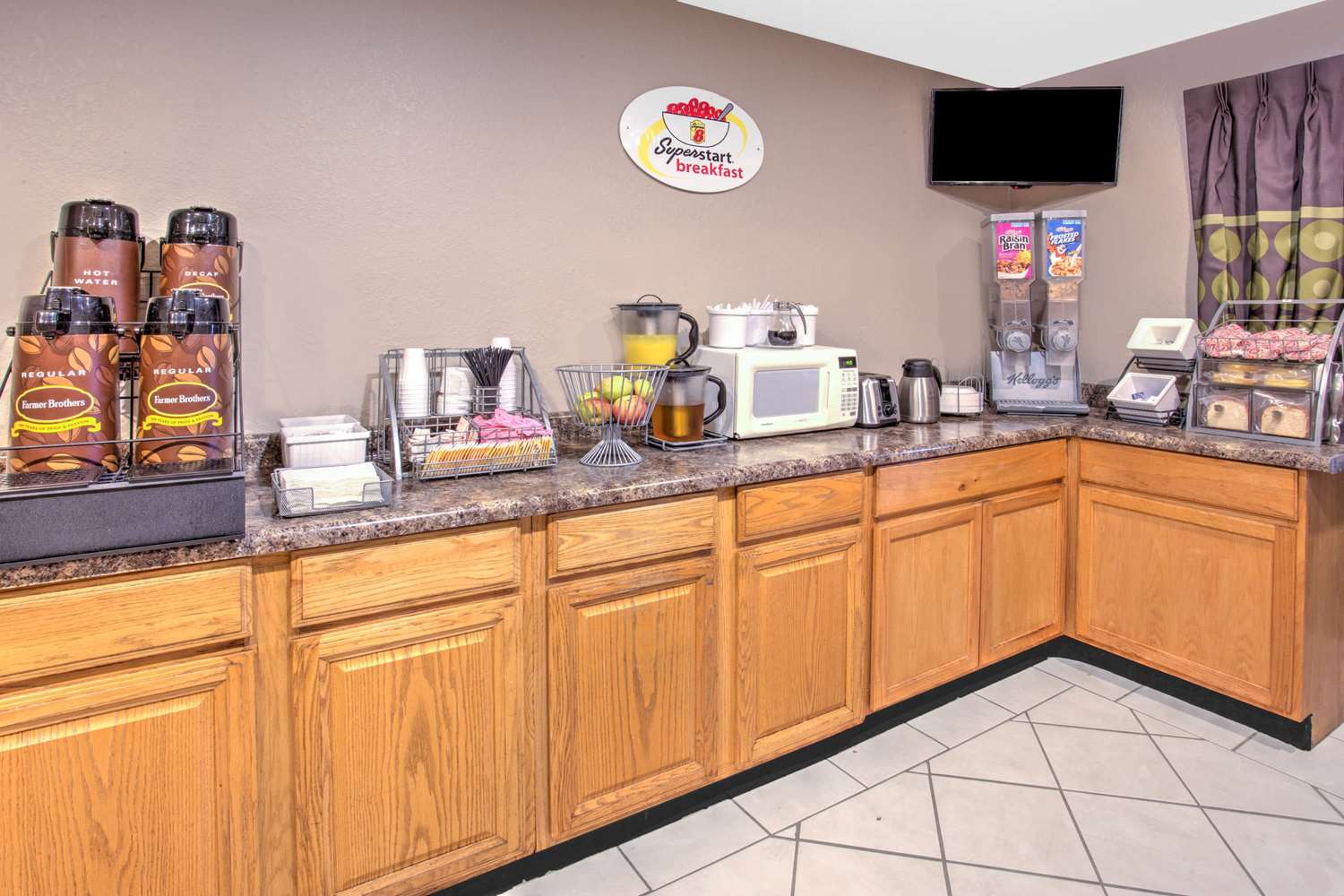 Super 8 by Wyndham Grand Rapids/Wyoming 5/21