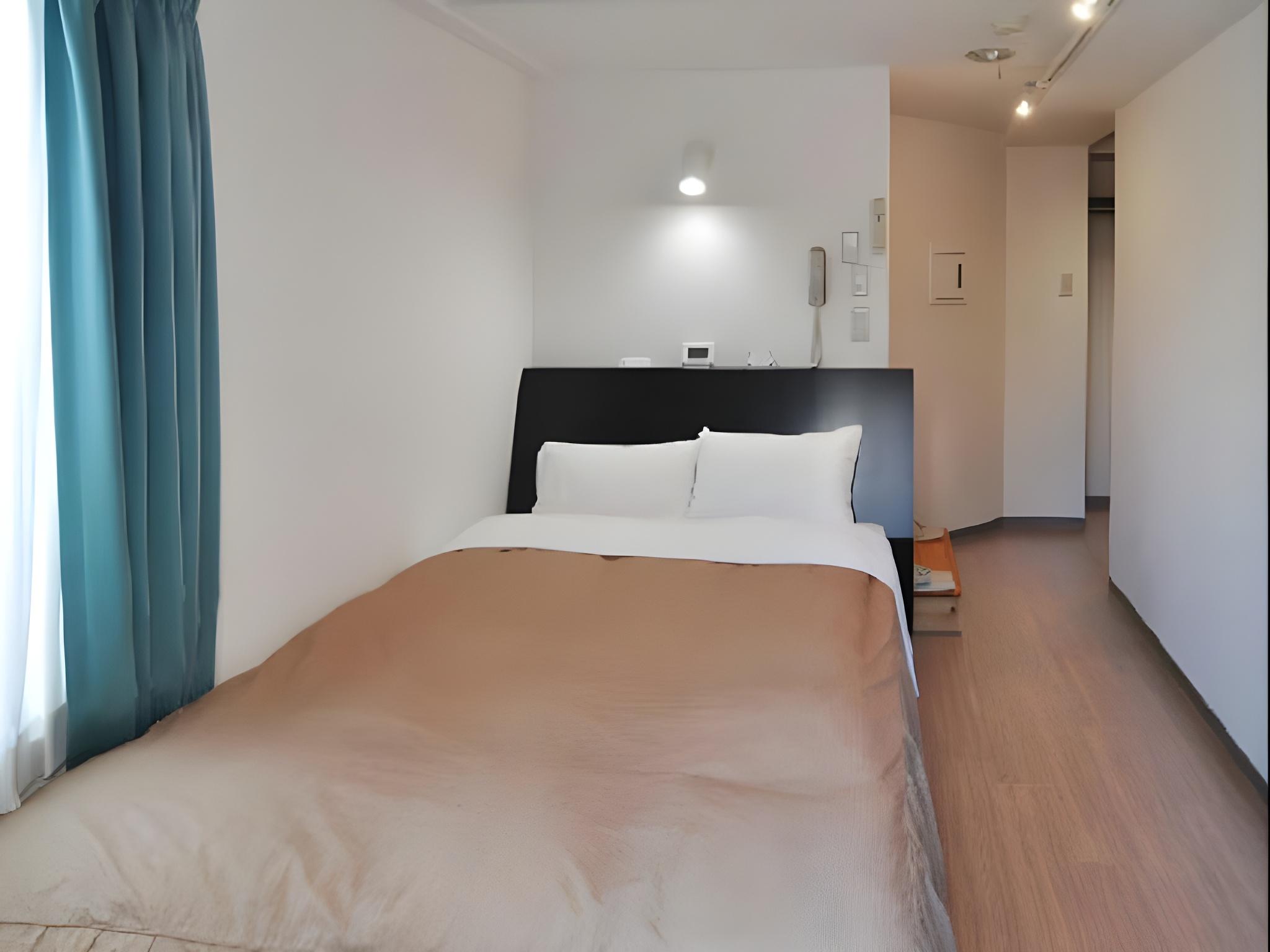 ROOM, DOUBLE BED