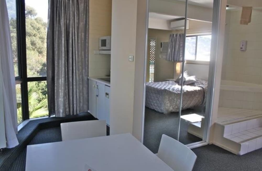 CRONULLA MOTOR INN 45/45