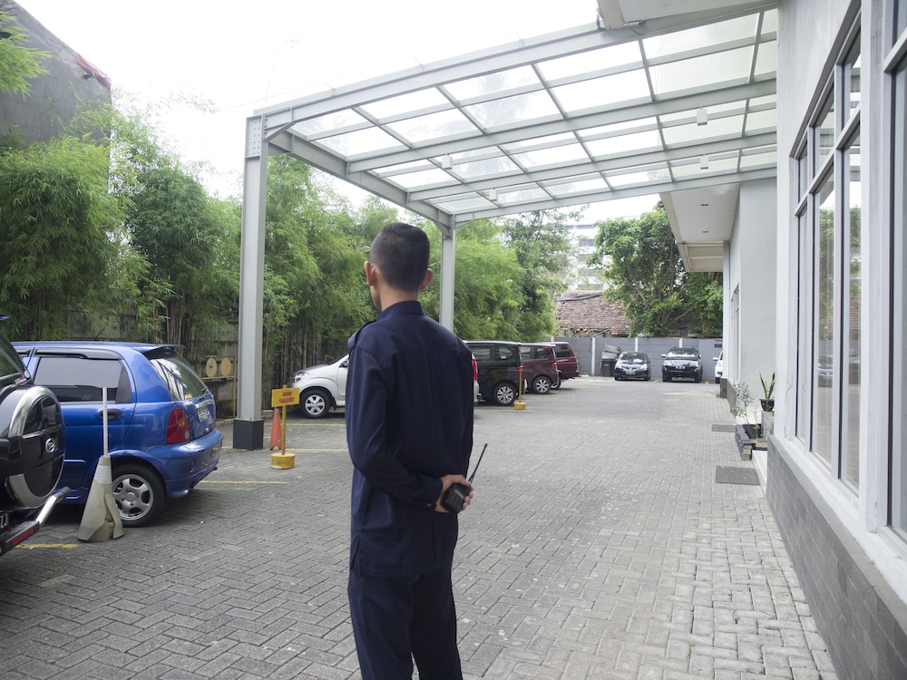 The Gloria Suites Jakarta 46/48