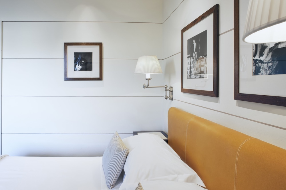 Gallery Art Hotel 12/39