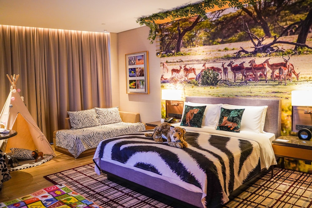 Theme, Deluxe, Family, King Bed