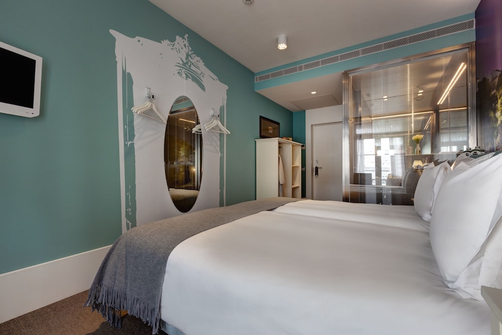 SUPERIOR, DOUBLE OR TWIN BED, CITY VIEW