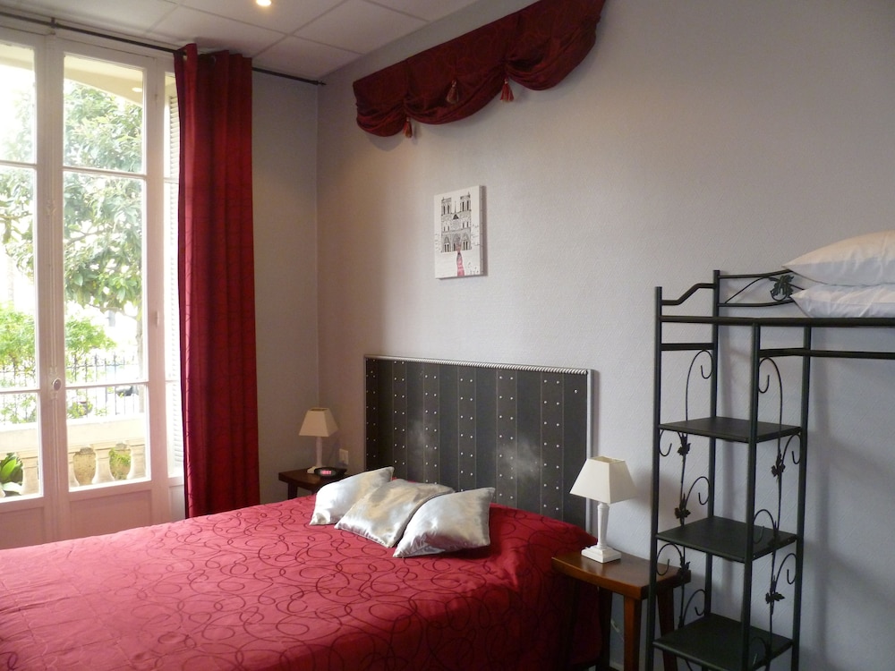 Hotel Victor Hugo 17/50