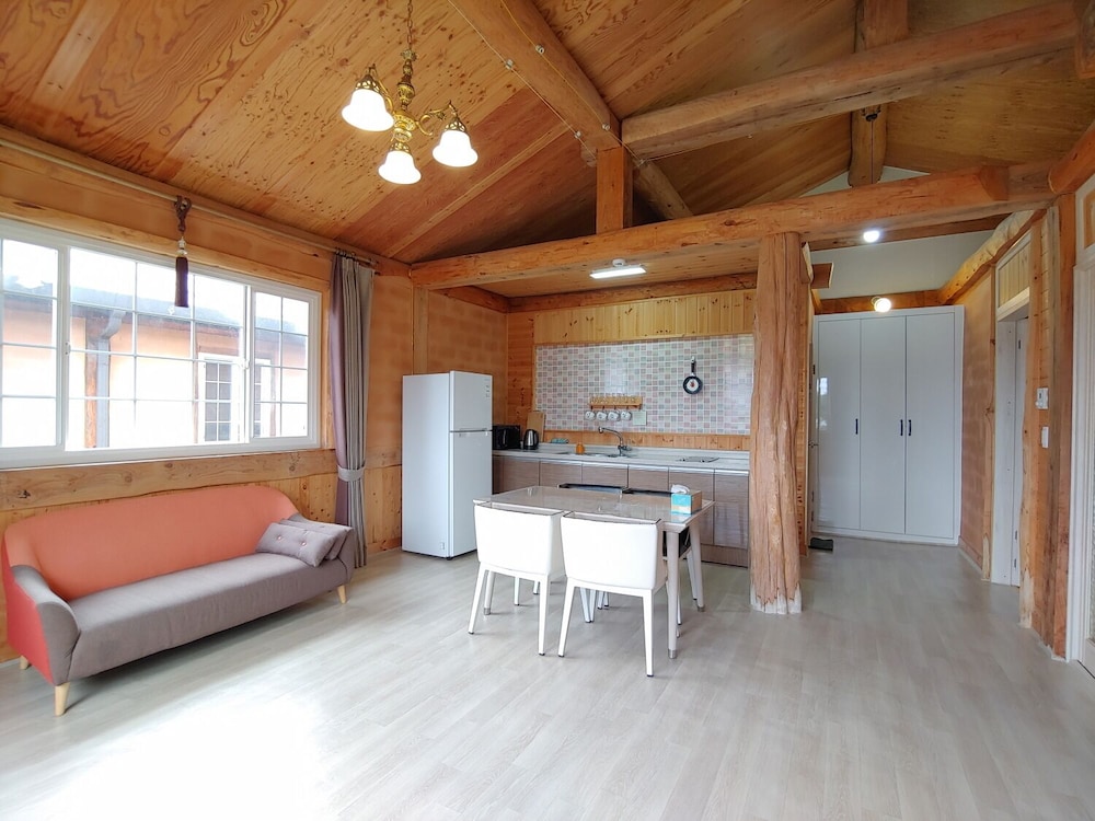 Geumok Log Pension 12/18