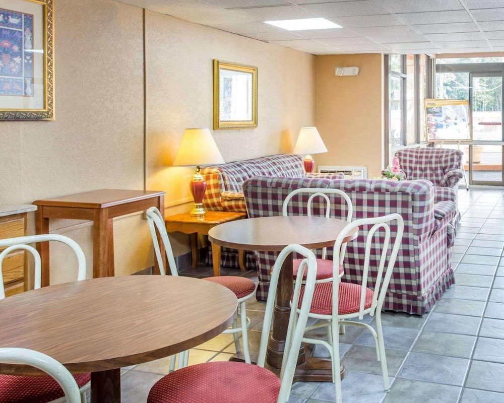 Rodeway Inn Stone Mountain 43/64
