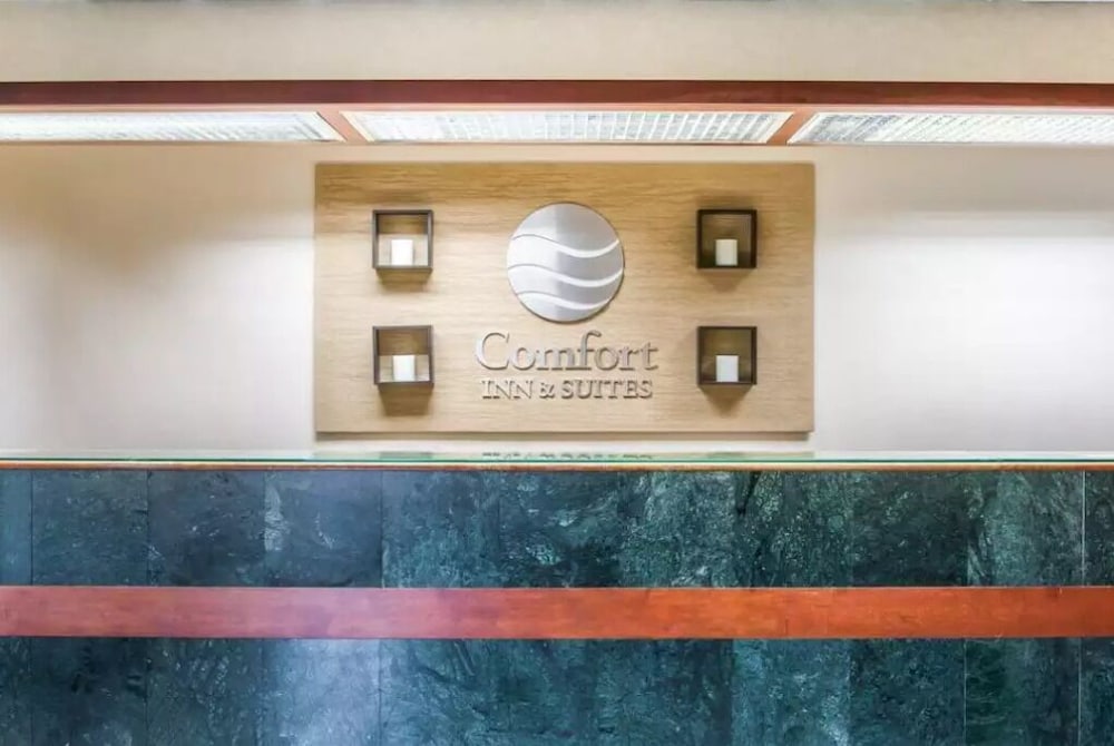 Comfort Inn Suites Maumee Toledo I80 90 7/34