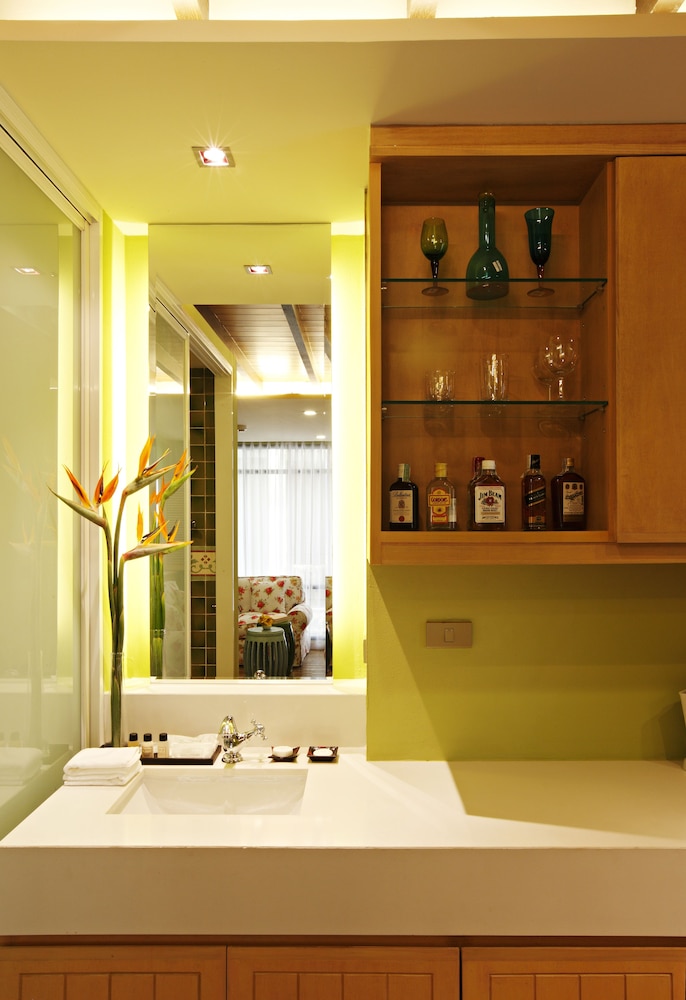 AMBER BOUTIQUE SILOM 48/50
