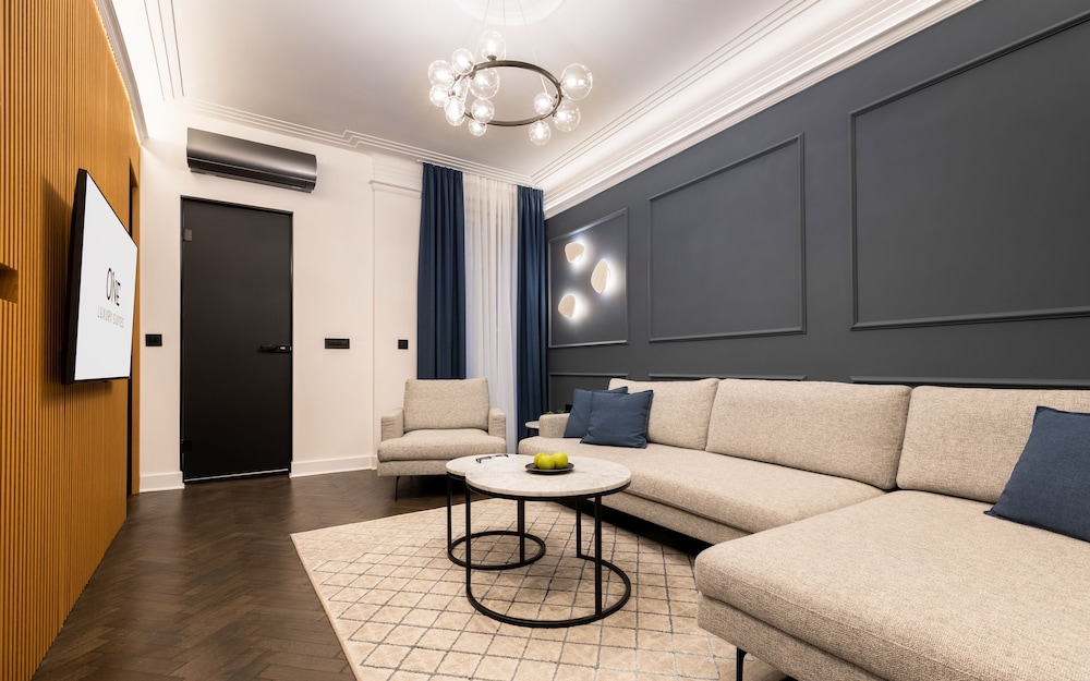 One Luxury Suites 47/72