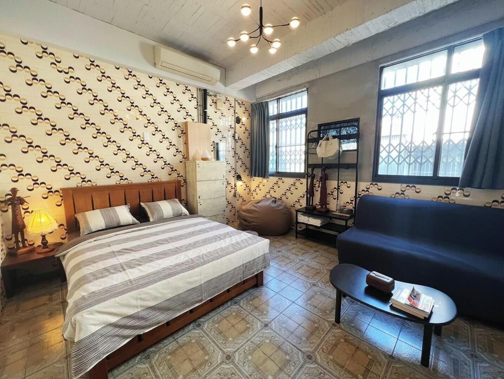 ROOM, DOUBLE BED, SHARED BATHROOM