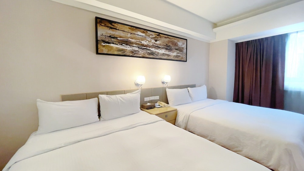 ROOM, QUADRUPLE, MULTIPLE BEDS