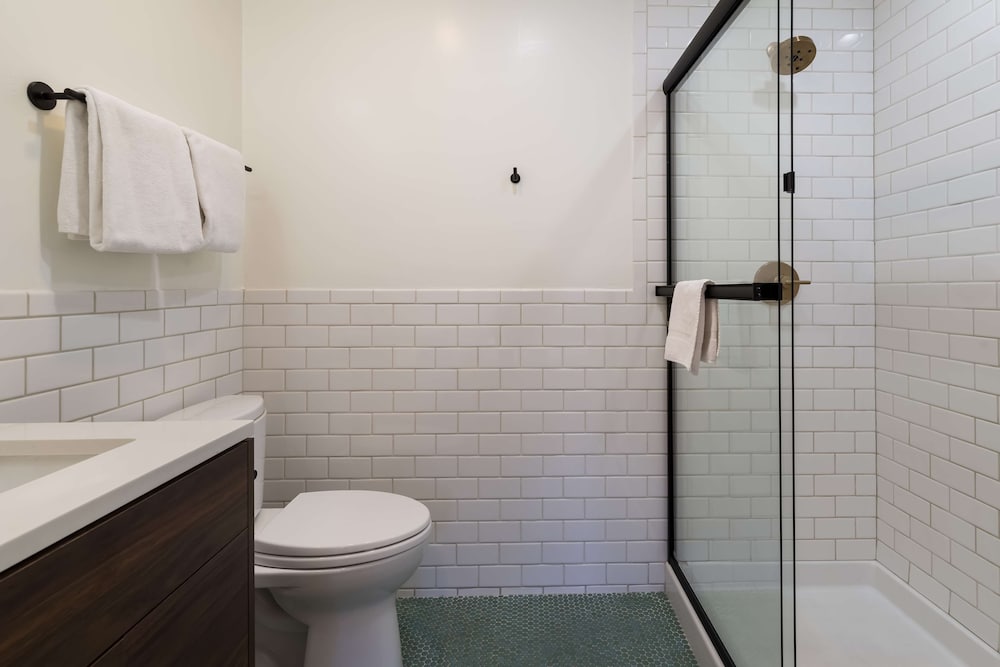 Signature Inn Berkeley Oakland 64/66