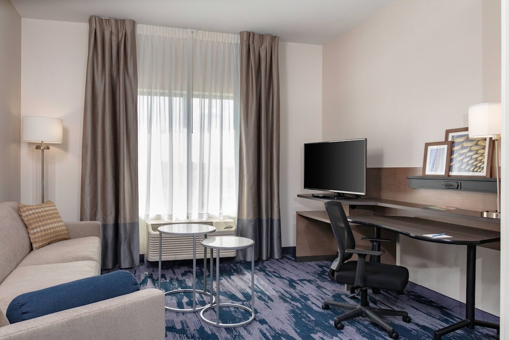 Fairfield Inn and Suites Charlotte Pineville 41/43