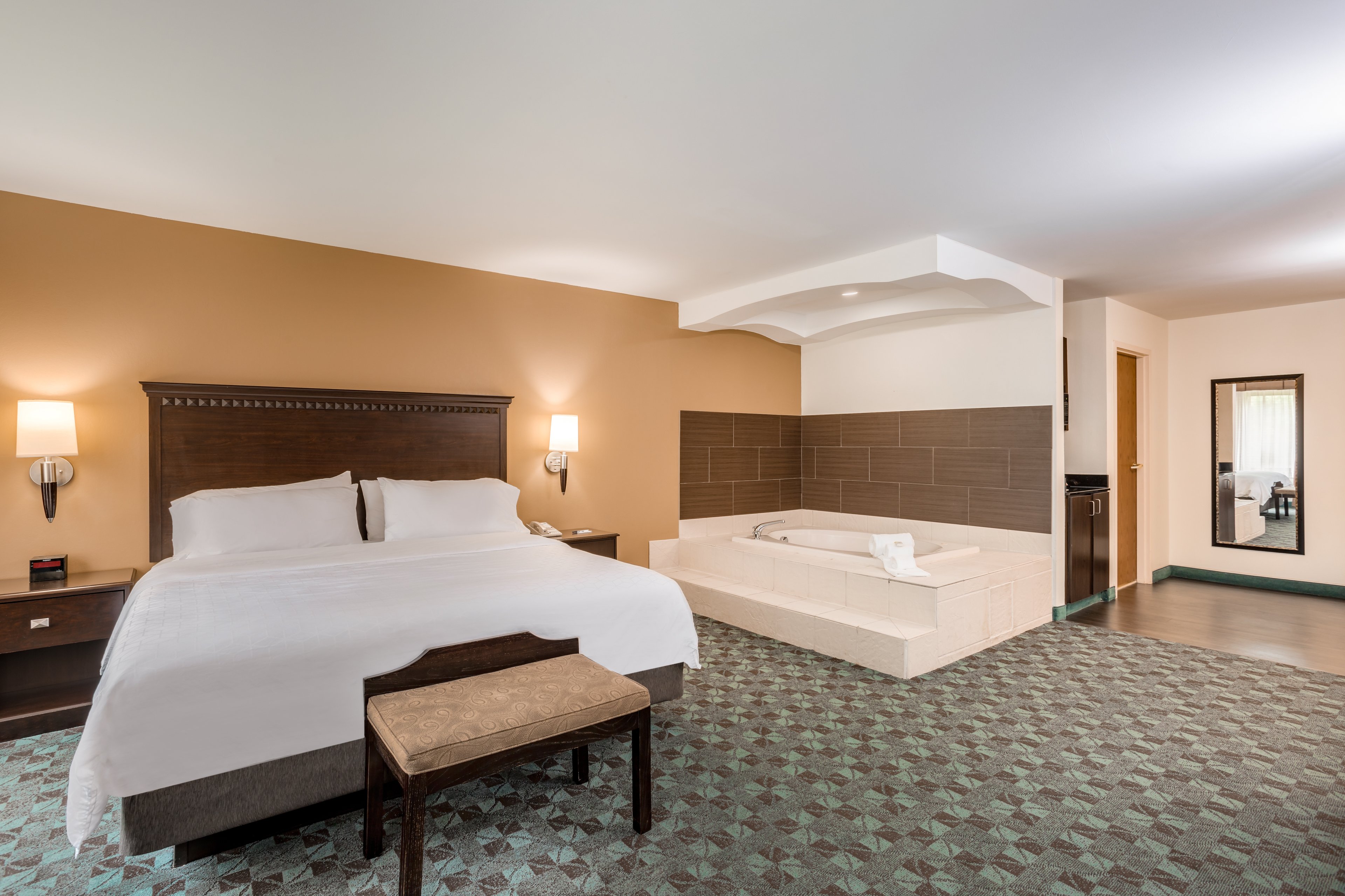 Grand, Suite, King Bed, Hot Tub