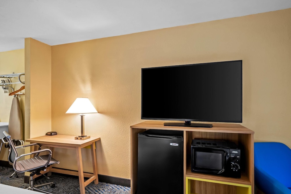 Days Inn by Wyndham Renfro Valley Mount Vernon 41/50