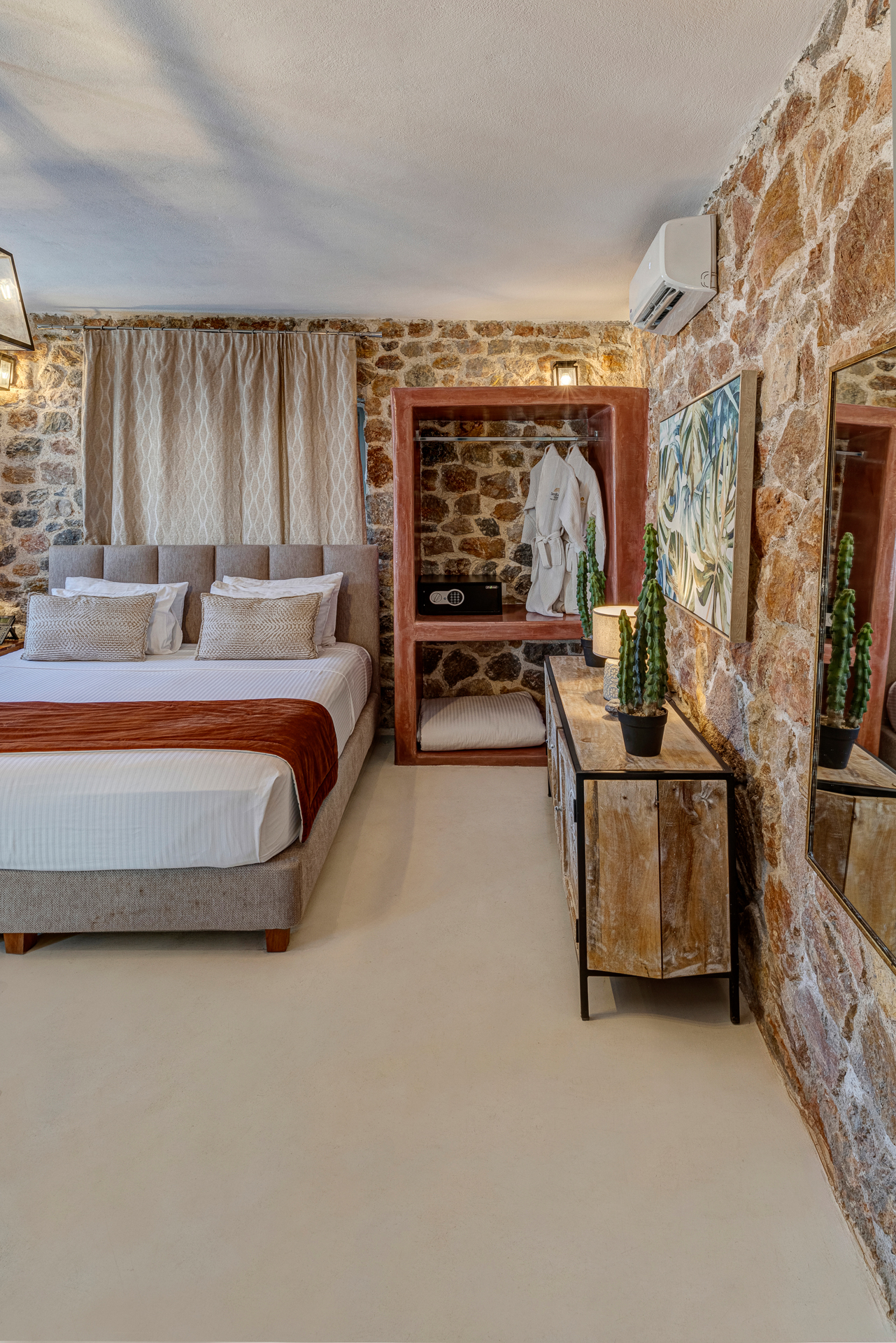 Suite, King Bed, Desiterra Santorini 2/4