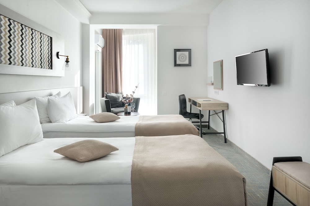 THOMAS ALBERT HOTEL 14/60