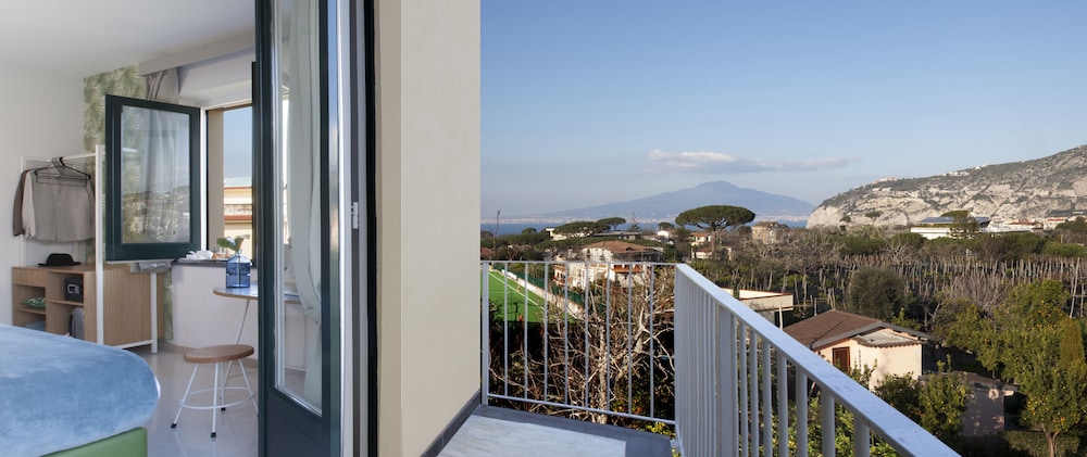 Unconventional Sorrento 34/72