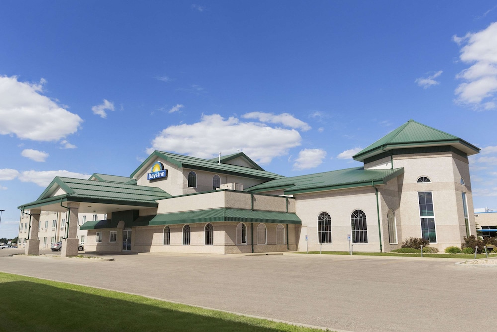 Days Inn & Suites by Wyndham Winkler 3/43