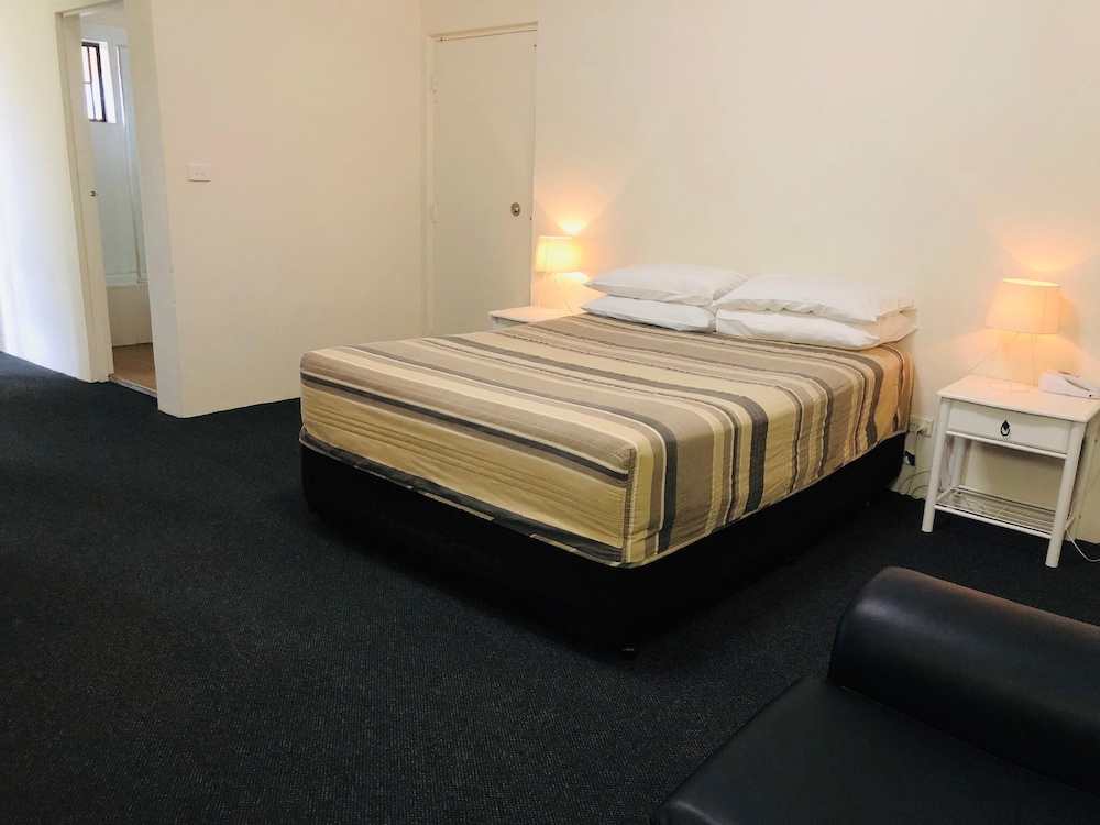 Campbelltown Colonial Motor Inn 33/68