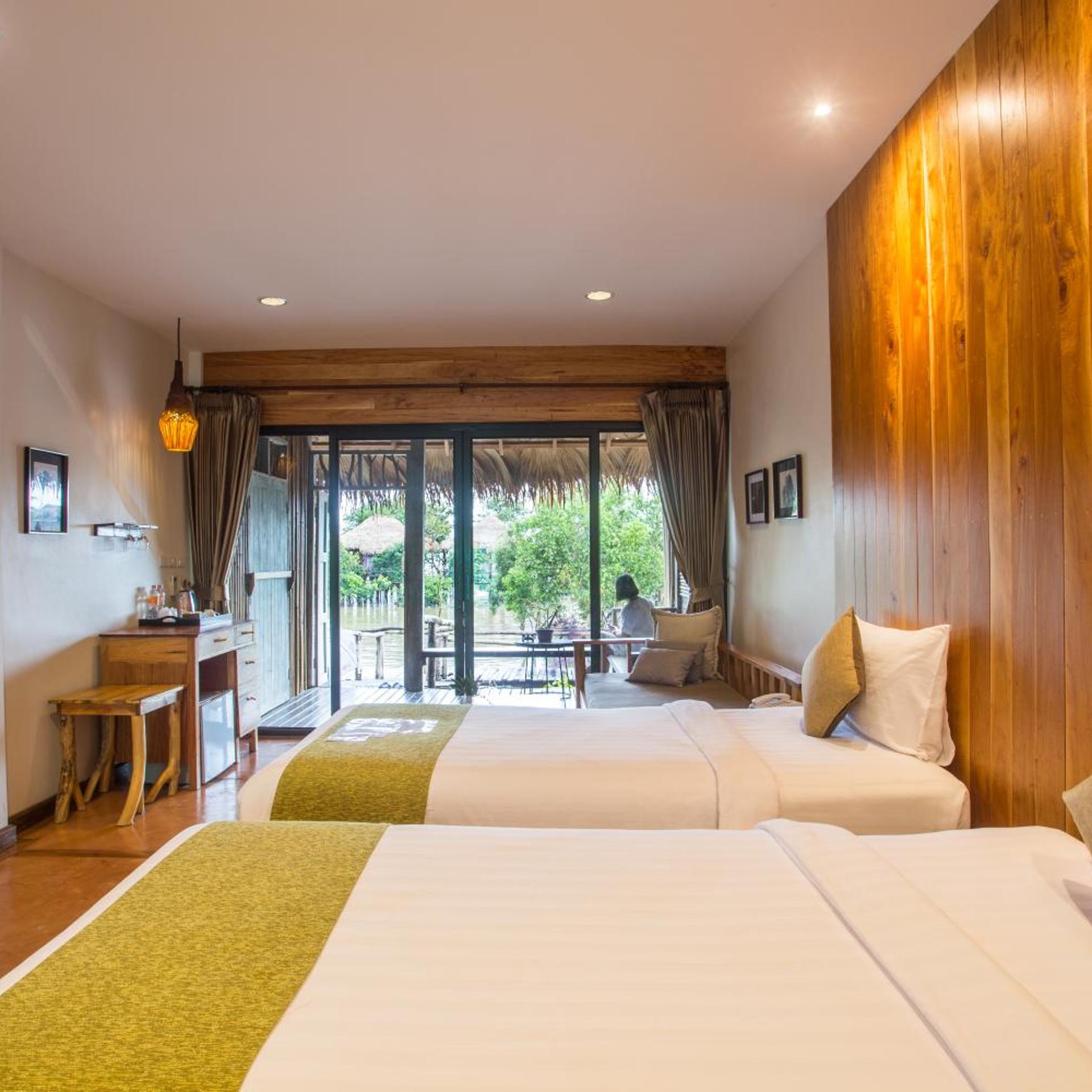 Deluxe, Double or Twin Bed, Hot Tub