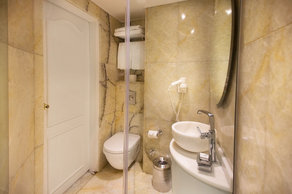 Valide Sultan Konagi Hotel 38/40