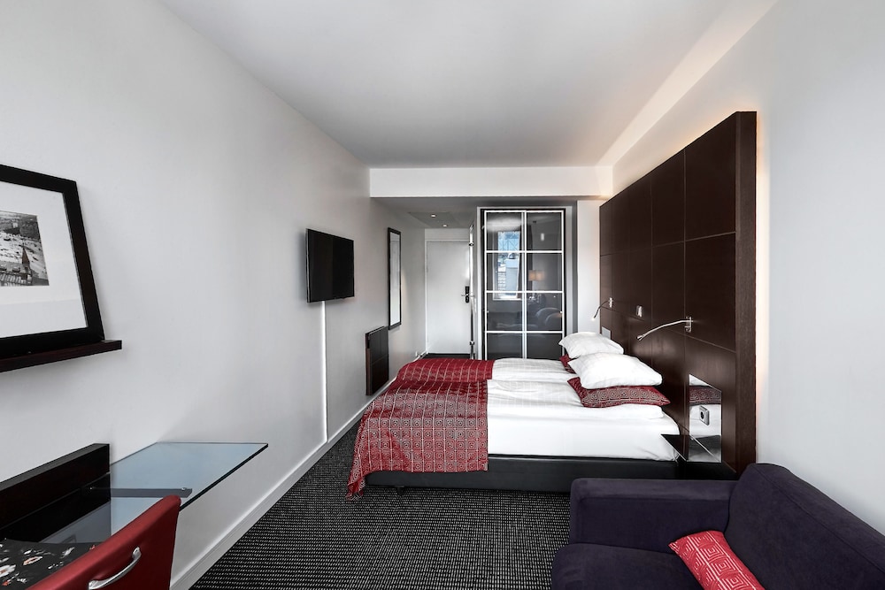Square Hotel 39/43