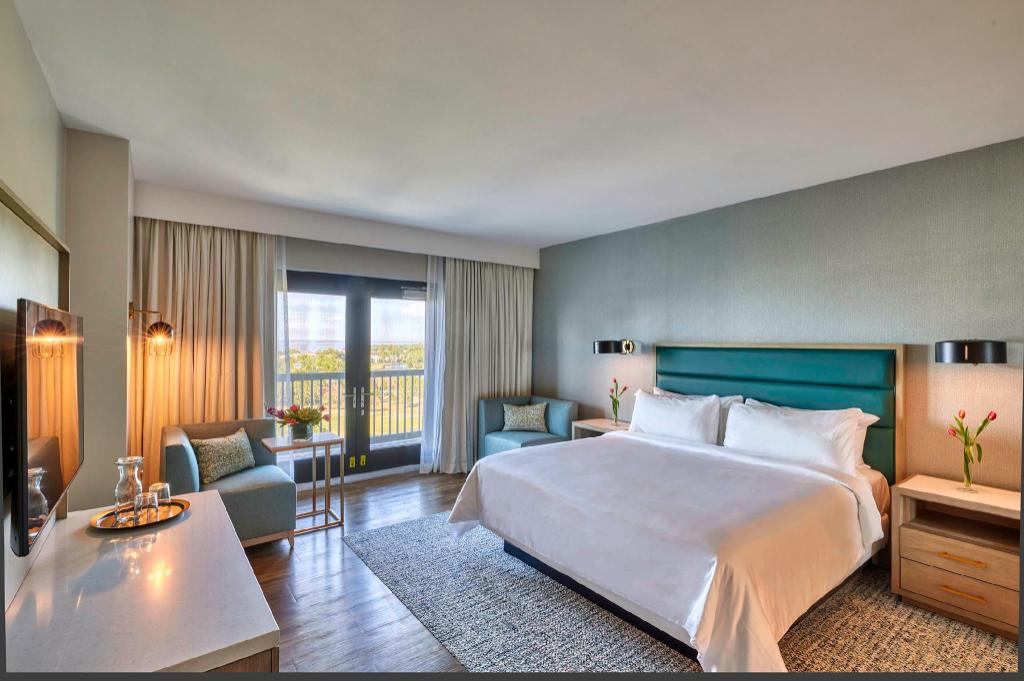 1 Bedroom, Executive, Suite, King Bed, Resort View, Balcony, Top Floor