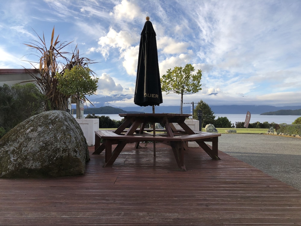 MANAPOURI LAKEVIEW MOTOR INN 64/69