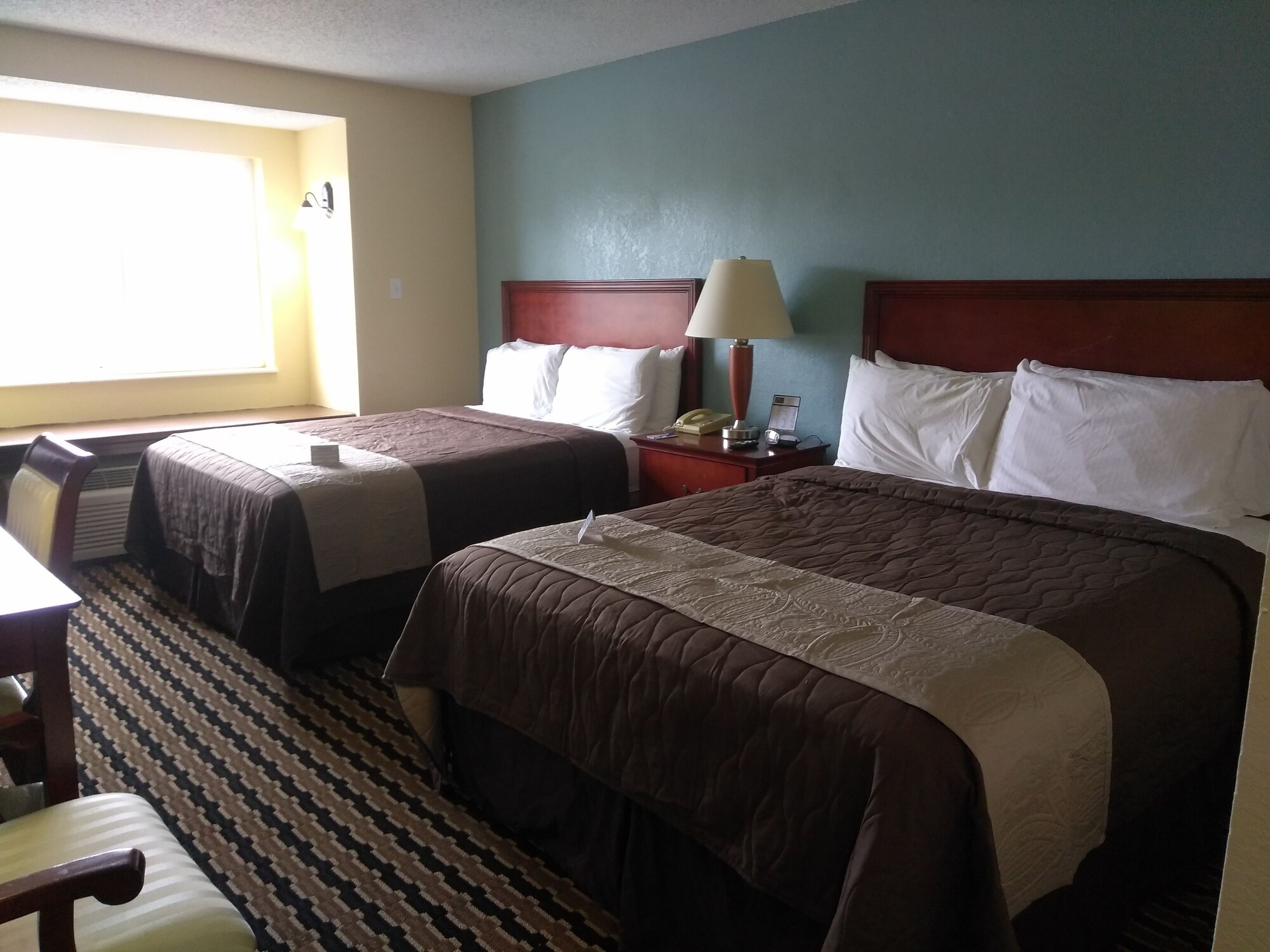 ROOM, DOUBLE BED