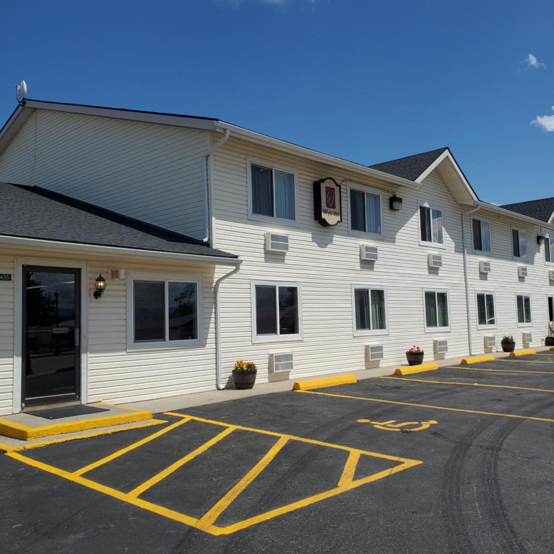 Super 8 Sheridan 23/24