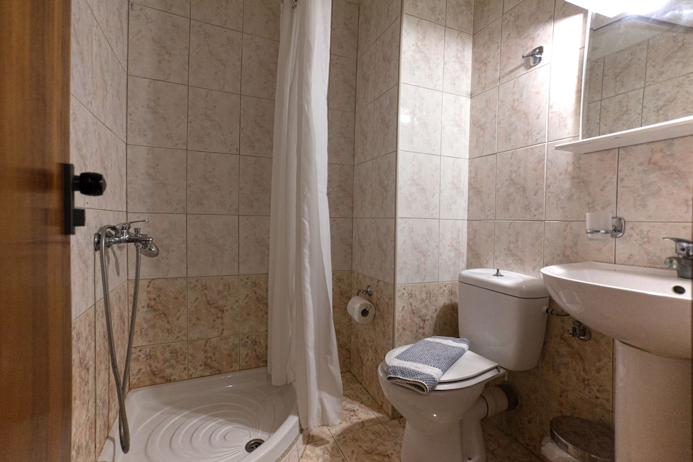 Ammoudi Hotel 44/45