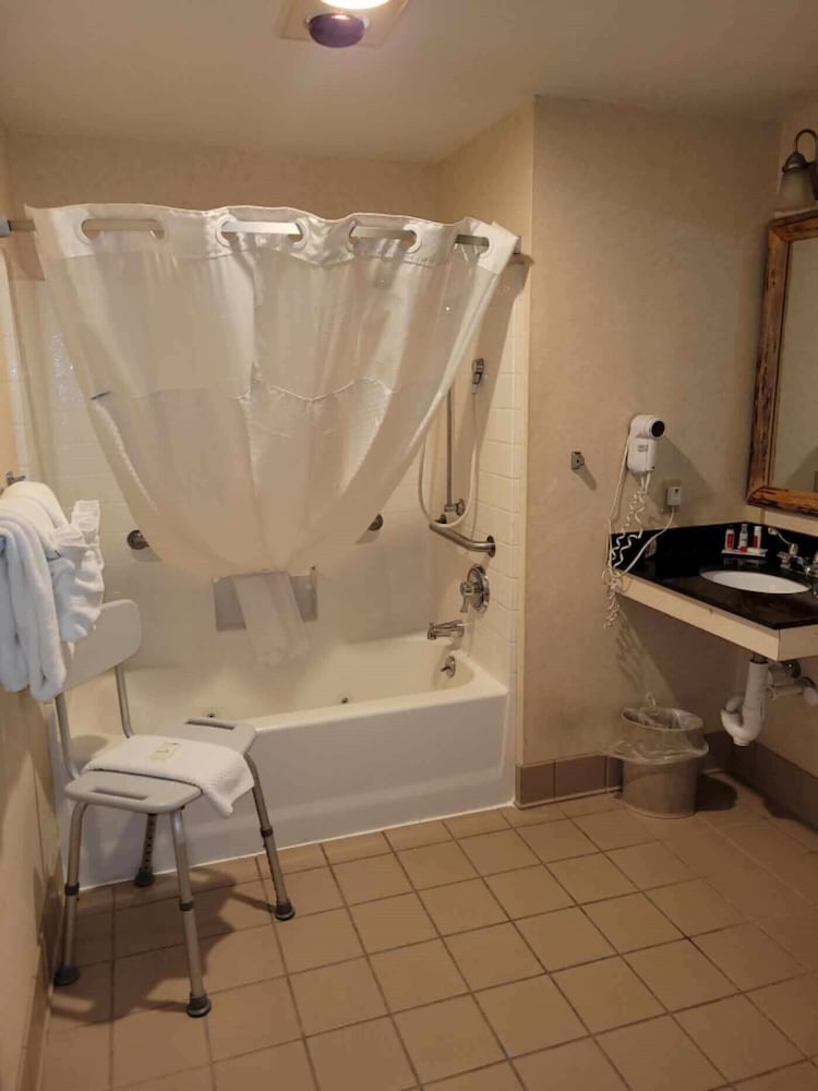 Studio6 Suites Butte, MT I-90 I-15 26/42