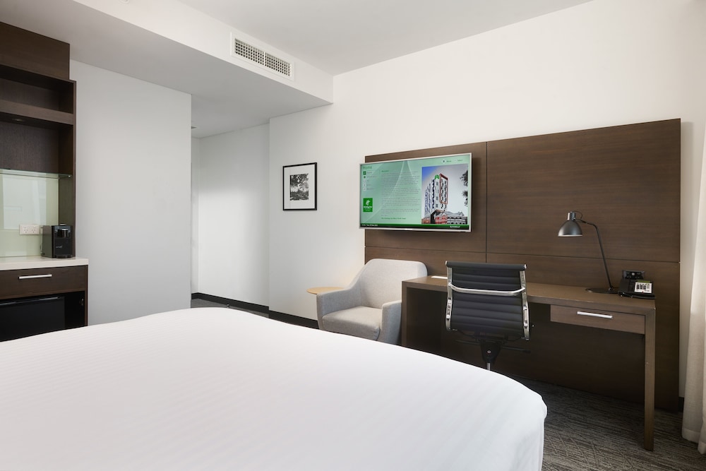 Holiday Inn West Perth 15/70