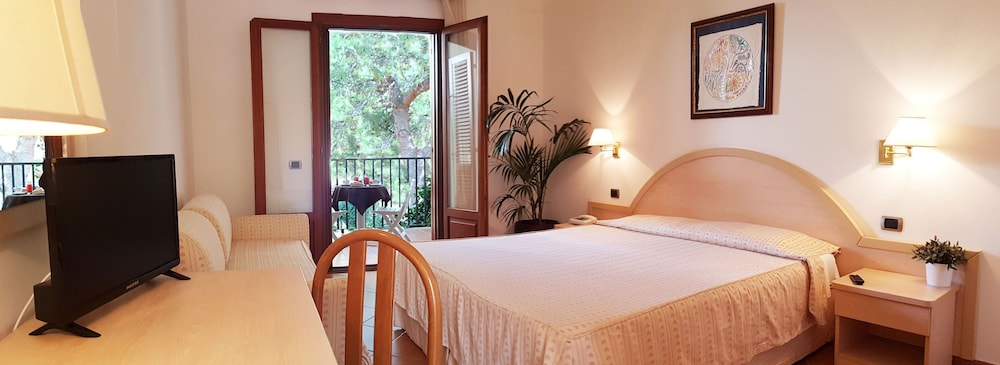ROOM, DOUBLE OR TWIN BED, GARDEN VIEW, BALCONY