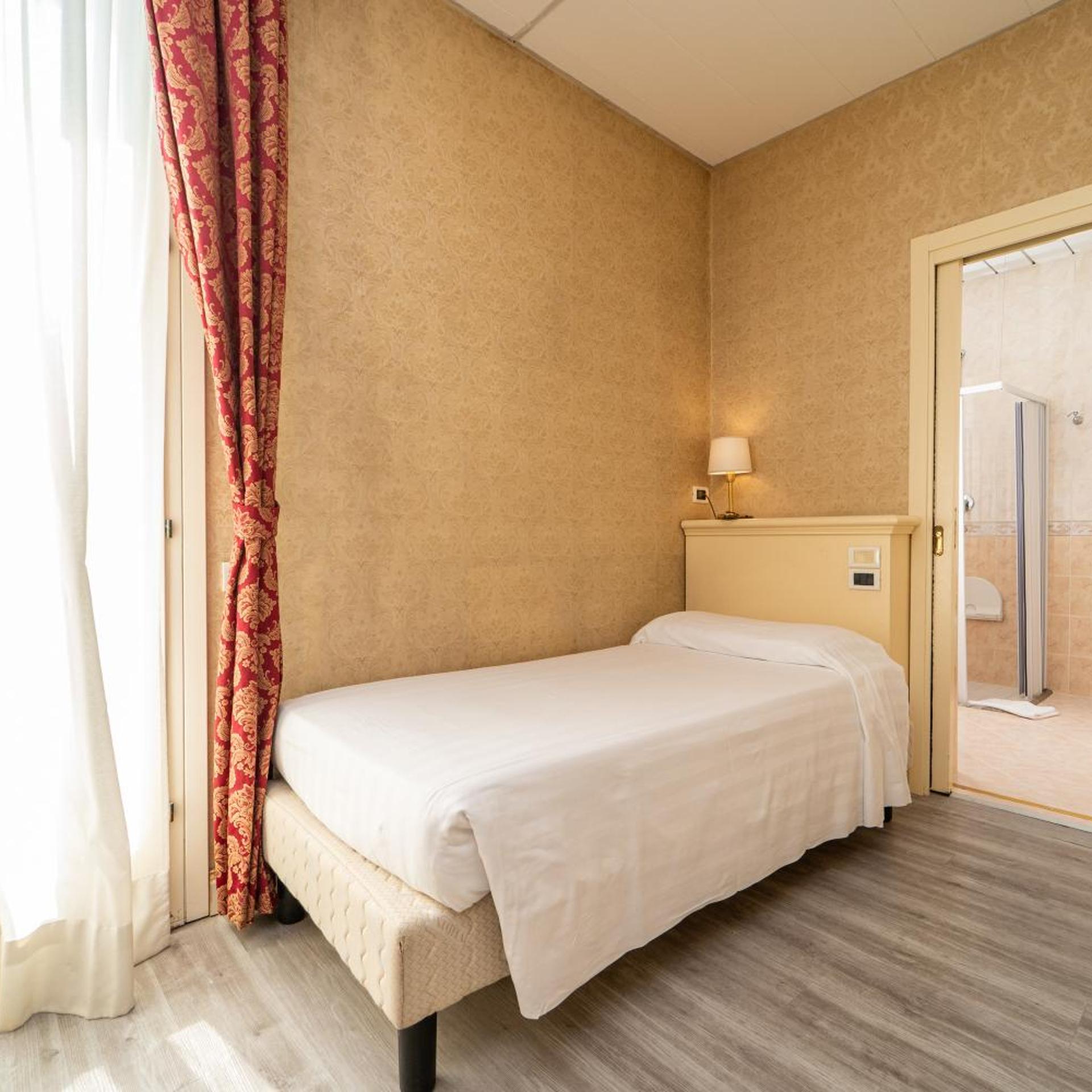 ROOM, TRIPLE