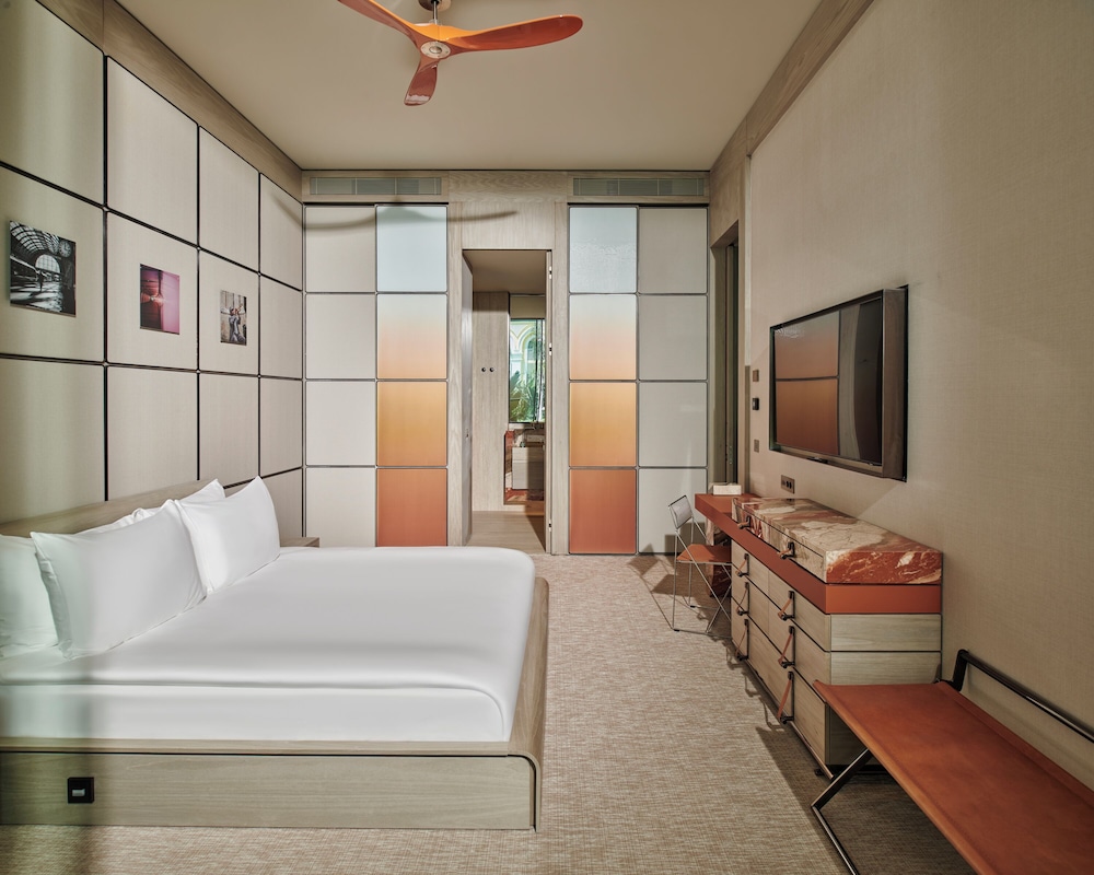 Swim Up, Lagoon, Twin Beds, King Bed, Sofa
