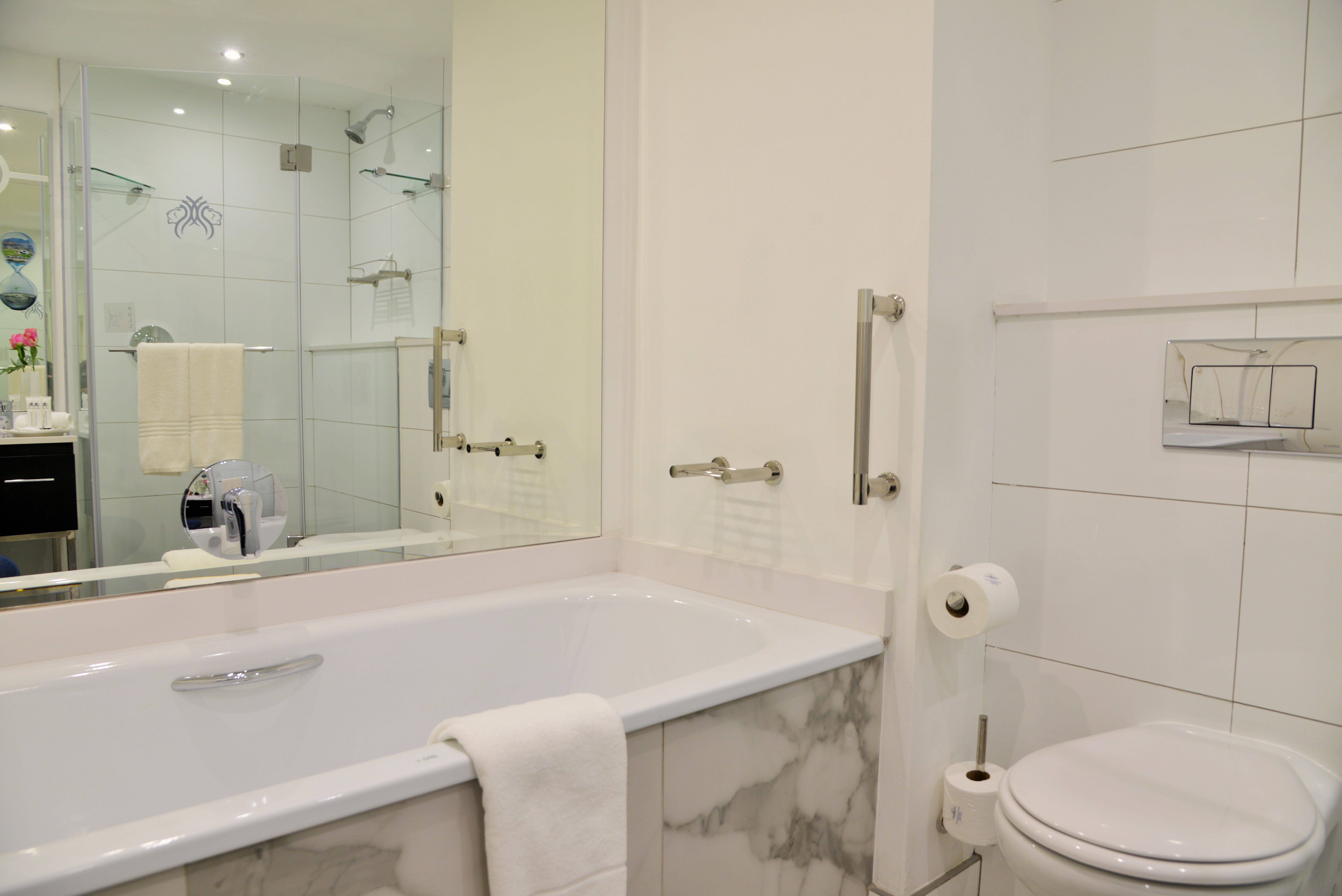 غرفة قياسية بسريرين منفصلين، The Commodore Hotel 9/9
