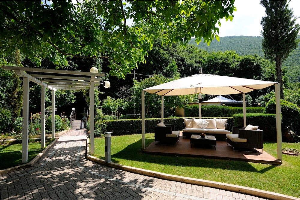 Guesia Village Hotel 70/78