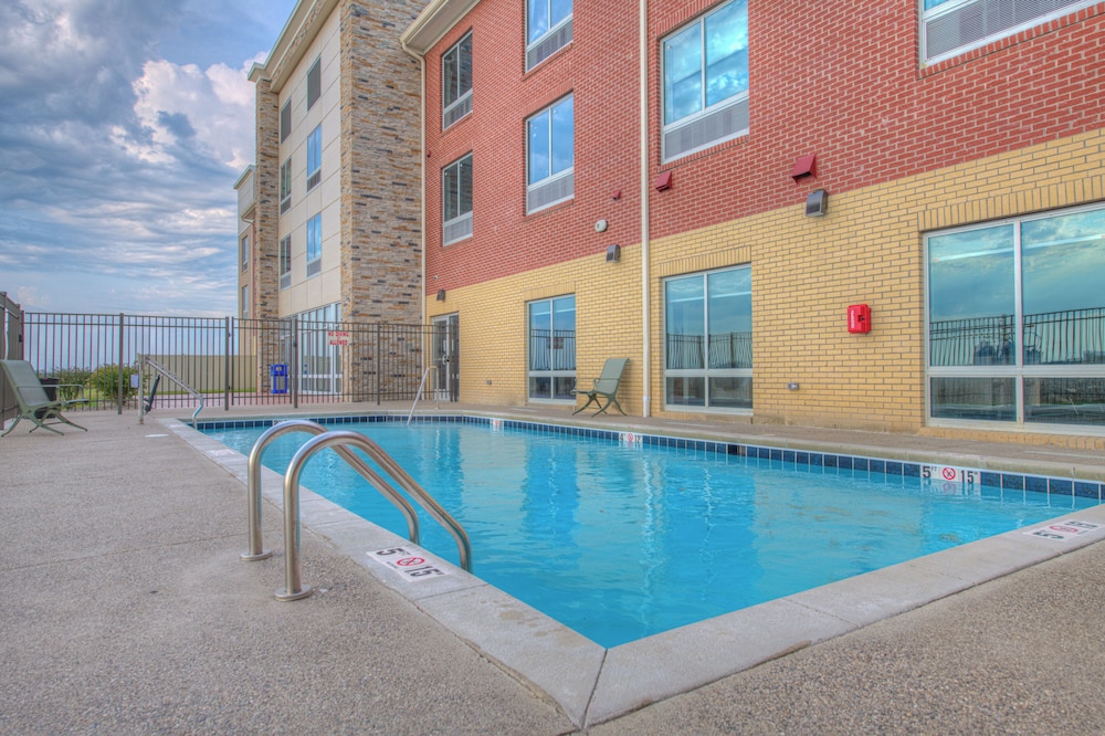 Holiday Inn Express & Suites Remington 42/49